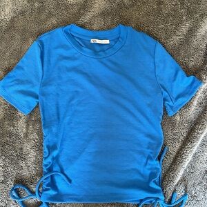 Zara blue women’s cropped tee.